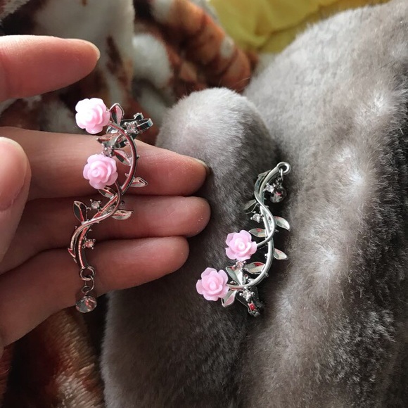 !!LAST PAIR!! Rose Ear Cuff Earring Climber Pair - Picture 5 of 7